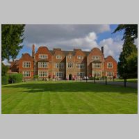 Burges, Milton Court,photo Ian Capper, geograph.org.uk (Wikipedia).jpg