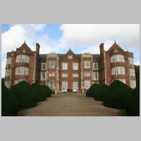 Burton Agnes Hall, photo by I, RobertG on Wikipedia.jpg