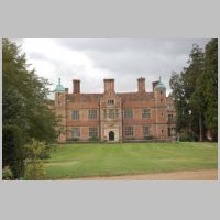 Chilham Castle, photo by Julian P Guffogg, geograph (Wikipedia).jpg