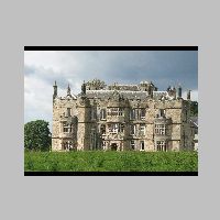 Chipchase Castle, photo by Mike Quinn, Wikipedia.jpg