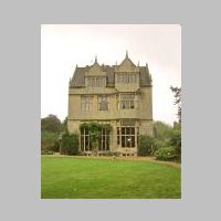 Dowsby Hall, (1630), Lincolnshire, photo by Tyssul on Wikipedia.jpg