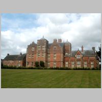 Kiplin Hall, photo by Bill Harrison, geograph.org.uk (Wikipedia).jpg