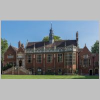 Selwyn College, Old Court, Cambridge, photo by Diliff on Wikipedia.jpg